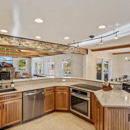 Open kitchen & living area