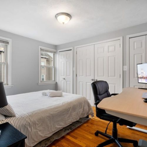 Top Floor 1 queen & stand up desk