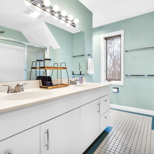 Upper Level Bathroom